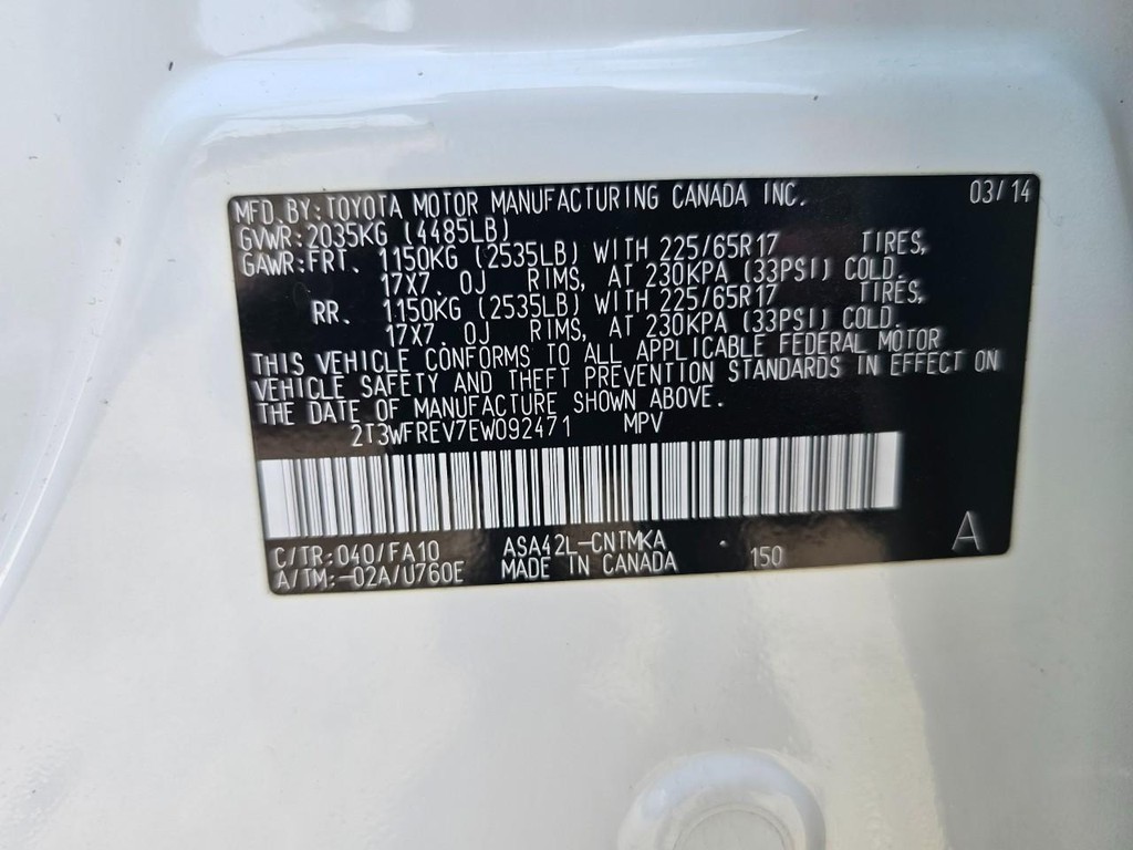 Toyota RAV4 Vehicle Full-screen Gallery Image 34