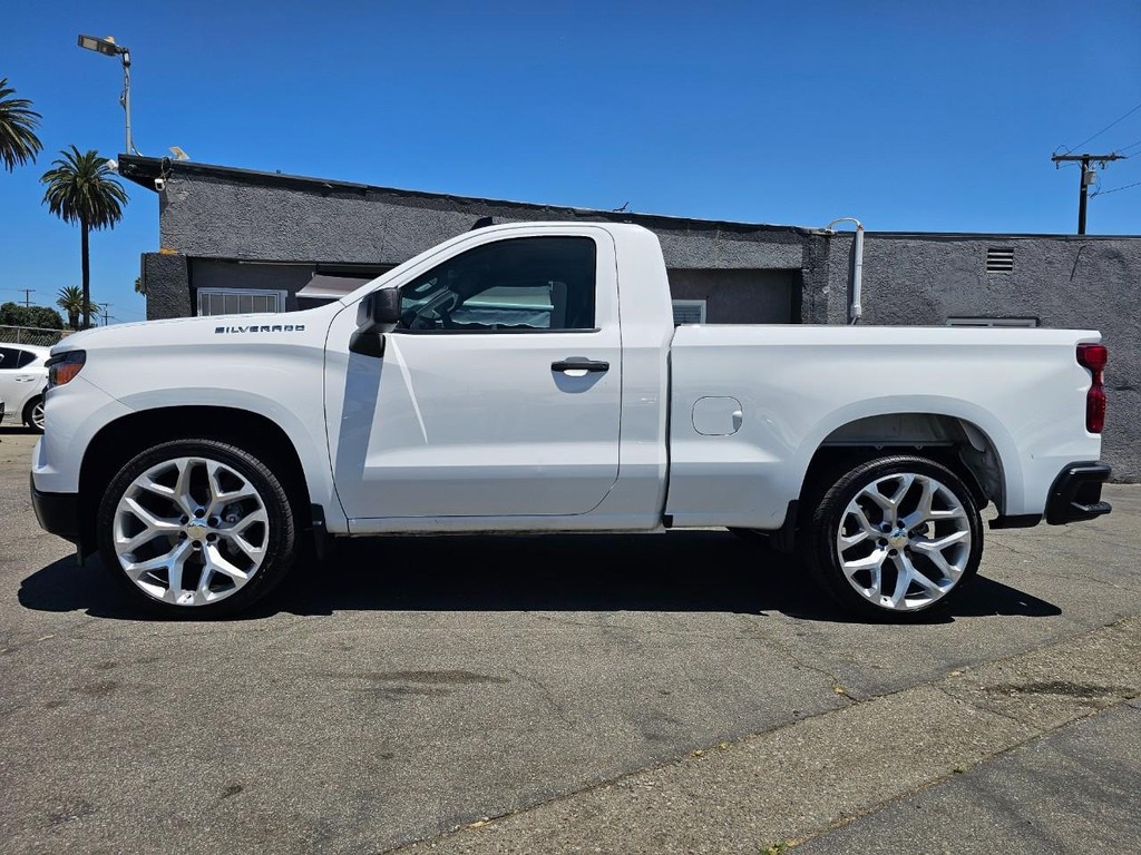 Chevrolet Silverado 1500 Vehicle Full-screen Gallery Image 3