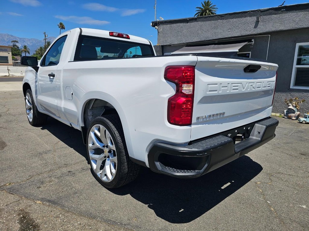 Chevrolet Silverado 1500 Vehicle Full-screen Gallery Image 4