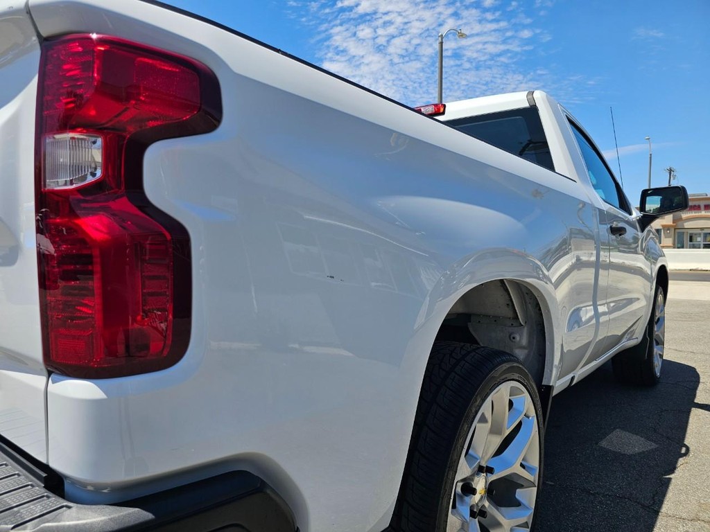 Chevrolet Silverado 1500 Vehicle Full-screen Gallery Image 13
