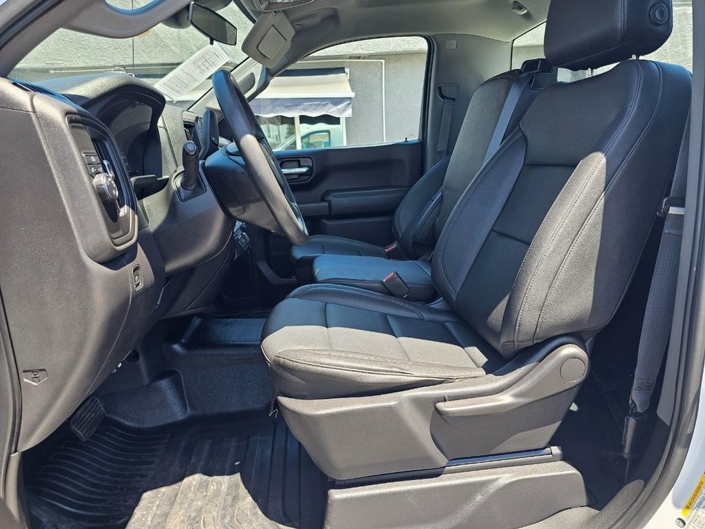 Chevrolet Silverado 1500 Vehicle Full-screen Gallery Image 17