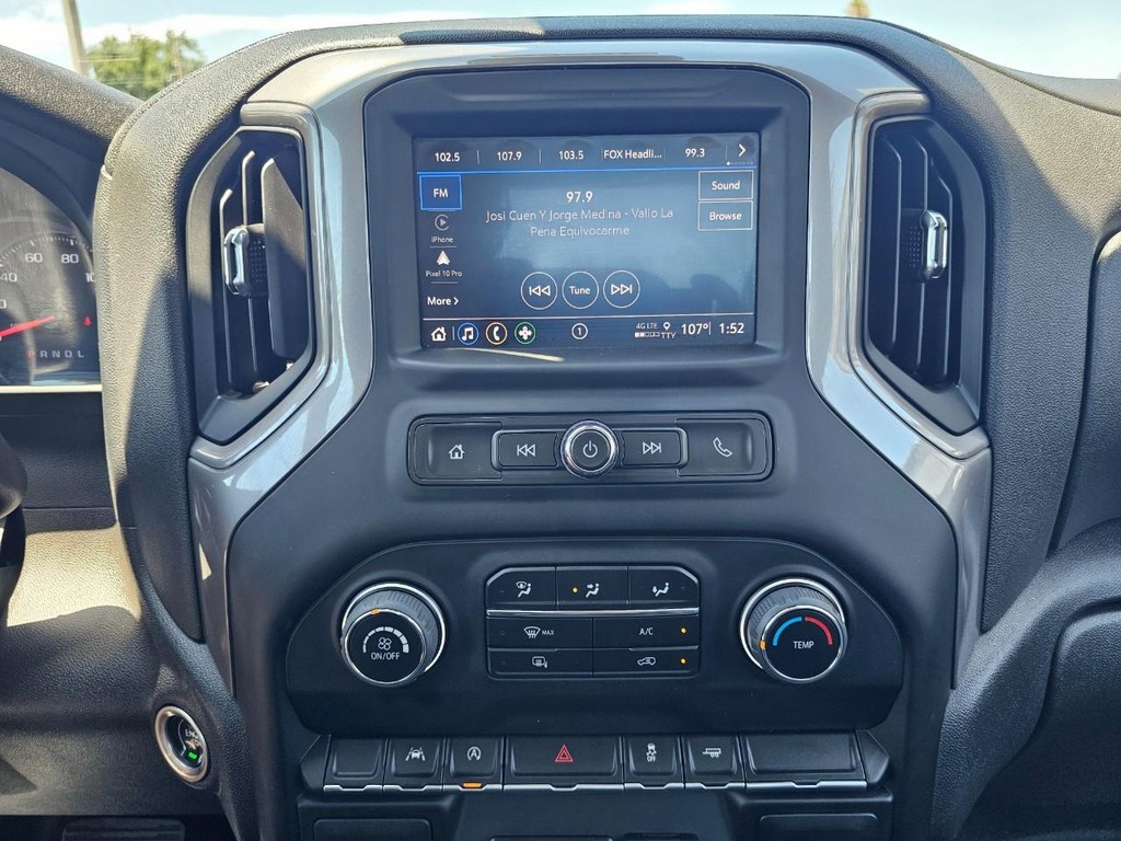 Chevrolet Silverado 1500 Vehicle Full-screen Gallery Image 20