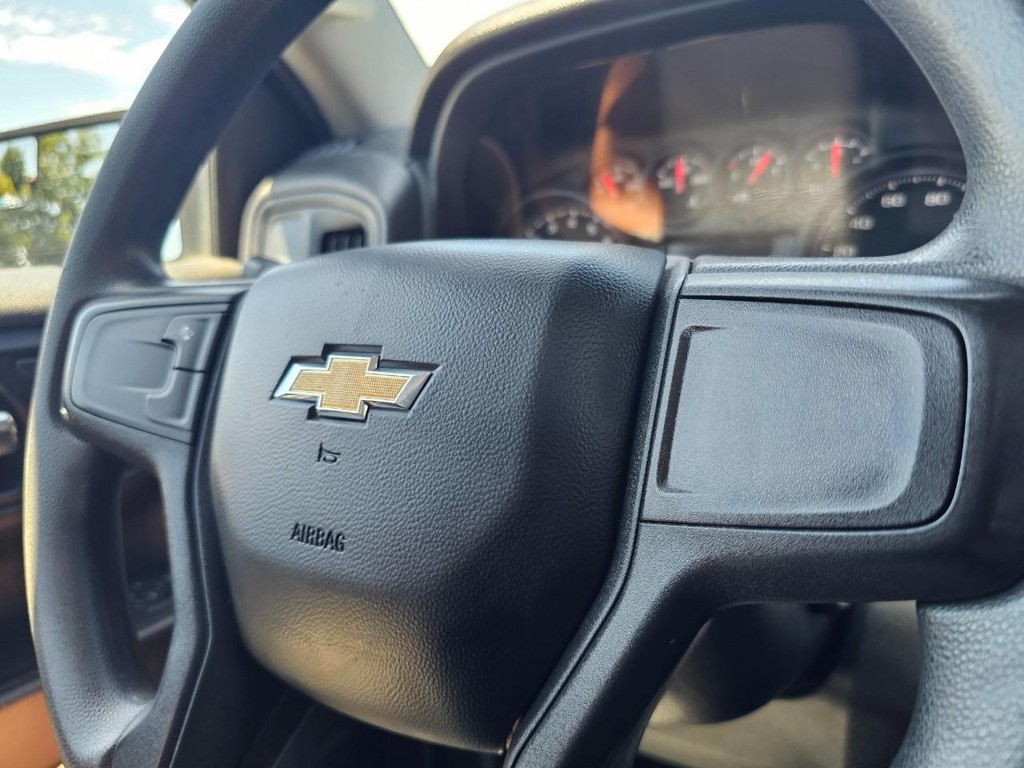 Chevrolet Silverado 1500 Vehicle Full-screen Gallery Image 23