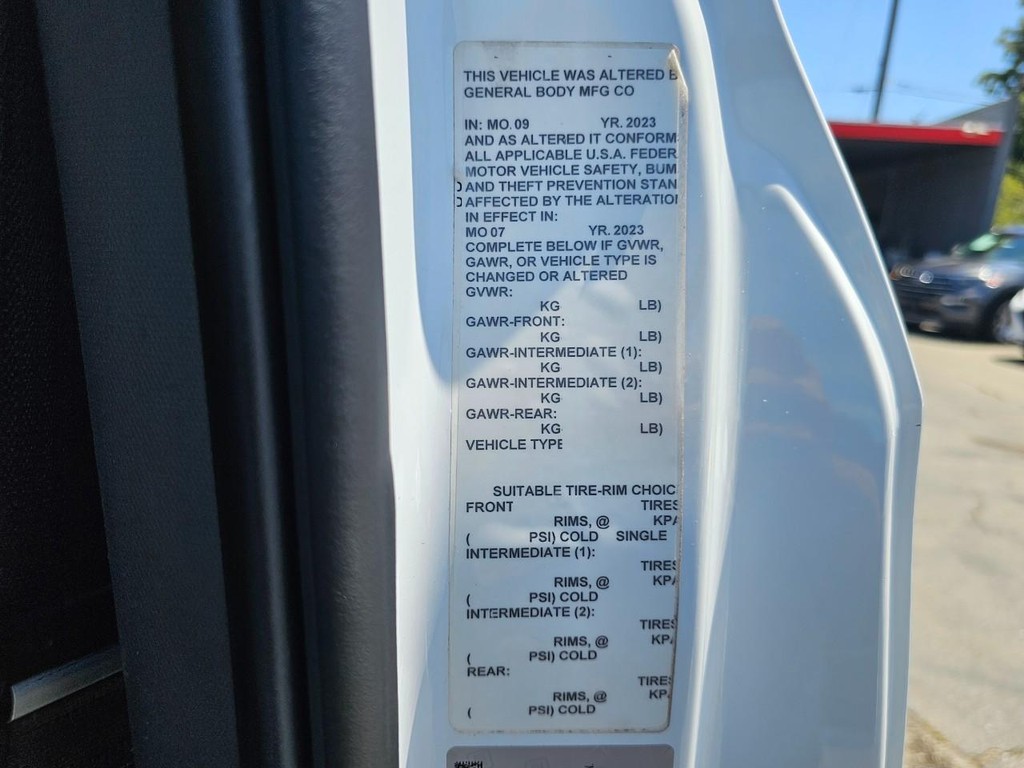 Chevrolet Silverado 1500 Vehicle Full-screen Gallery Image 31
