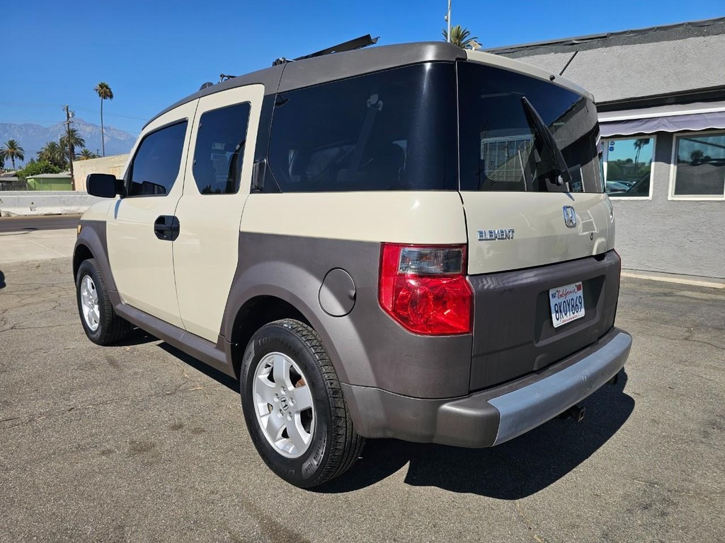 Honda Element Vehicle Full-screen Gallery Image 3