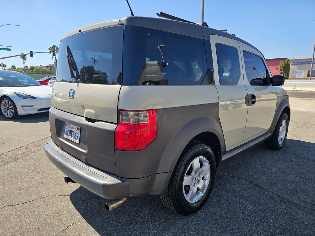 Honda Element Vehicle Full-screen Gallery Image 5