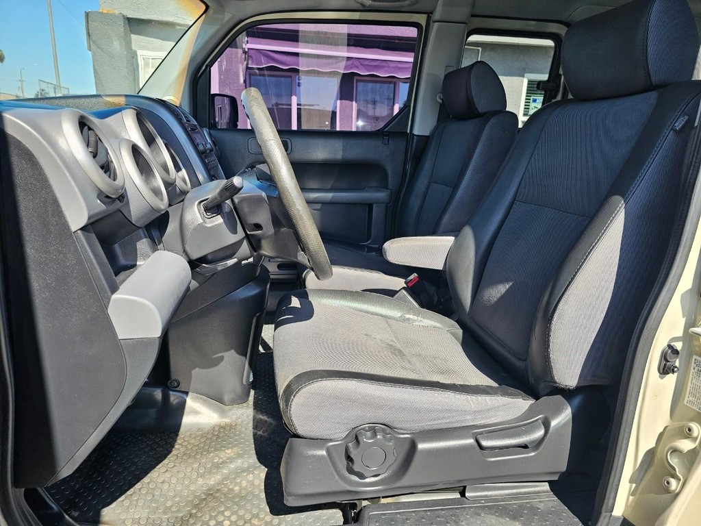 Honda Element Vehicle Full-screen Gallery Image 15