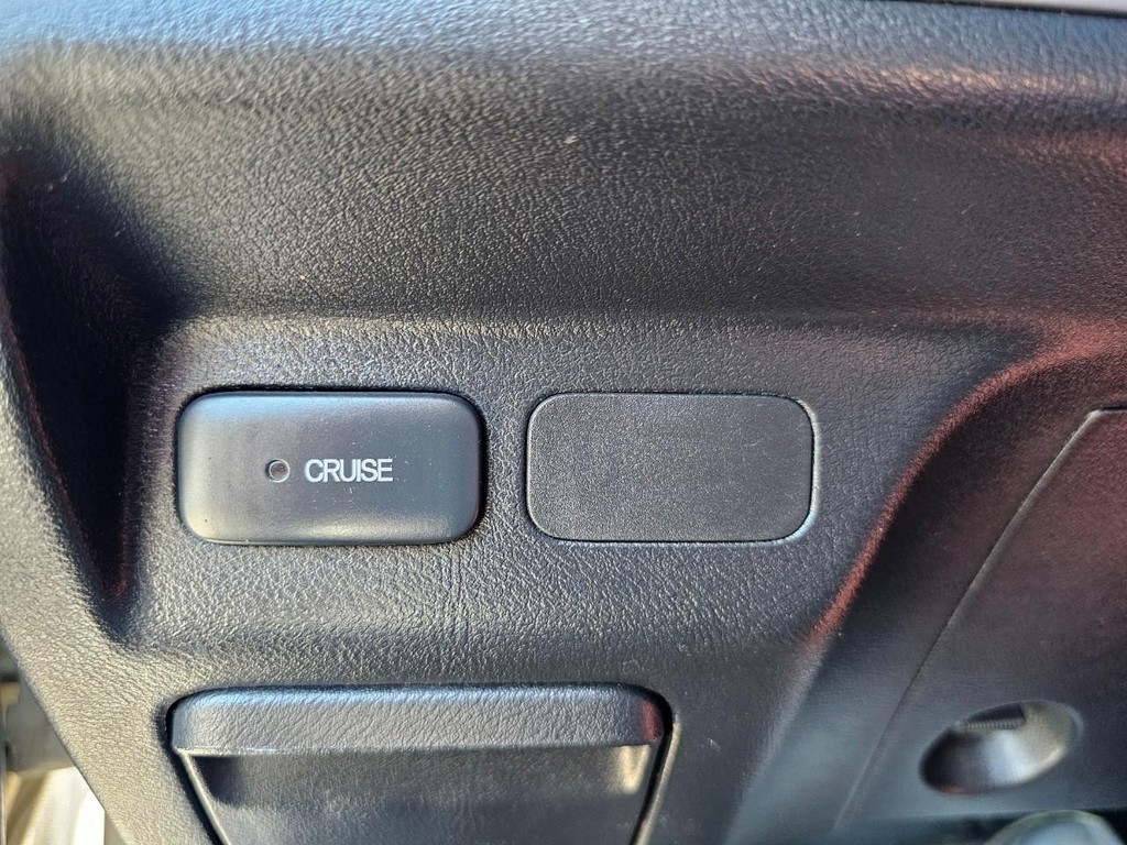 Honda Element Vehicle Full-screen Gallery Image 16