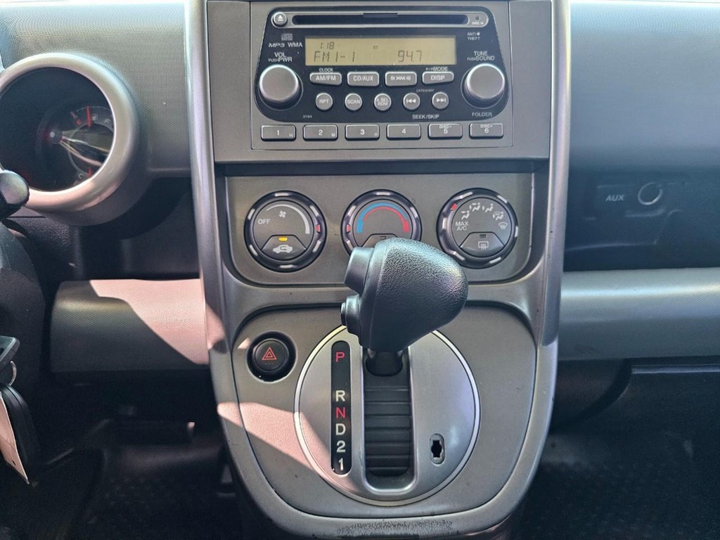 Honda Element Vehicle Full-screen Gallery Image 20
