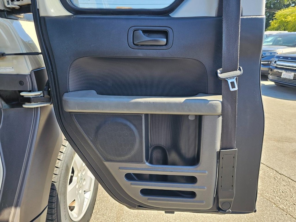 Honda Element Vehicle Full-screen Gallery Image 21