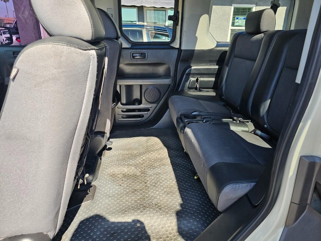 Honda Element Vehicle Full-screen Gallery Image 22