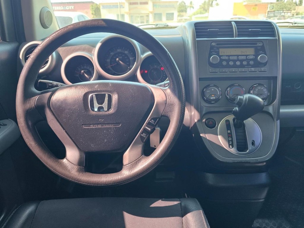 Honda Element Vehicle Full-screen Gallery Image 24