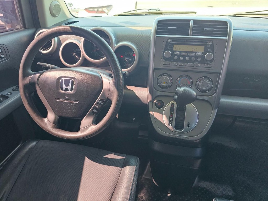 Honda Element Vehicle Full-screen Gallery Image 26