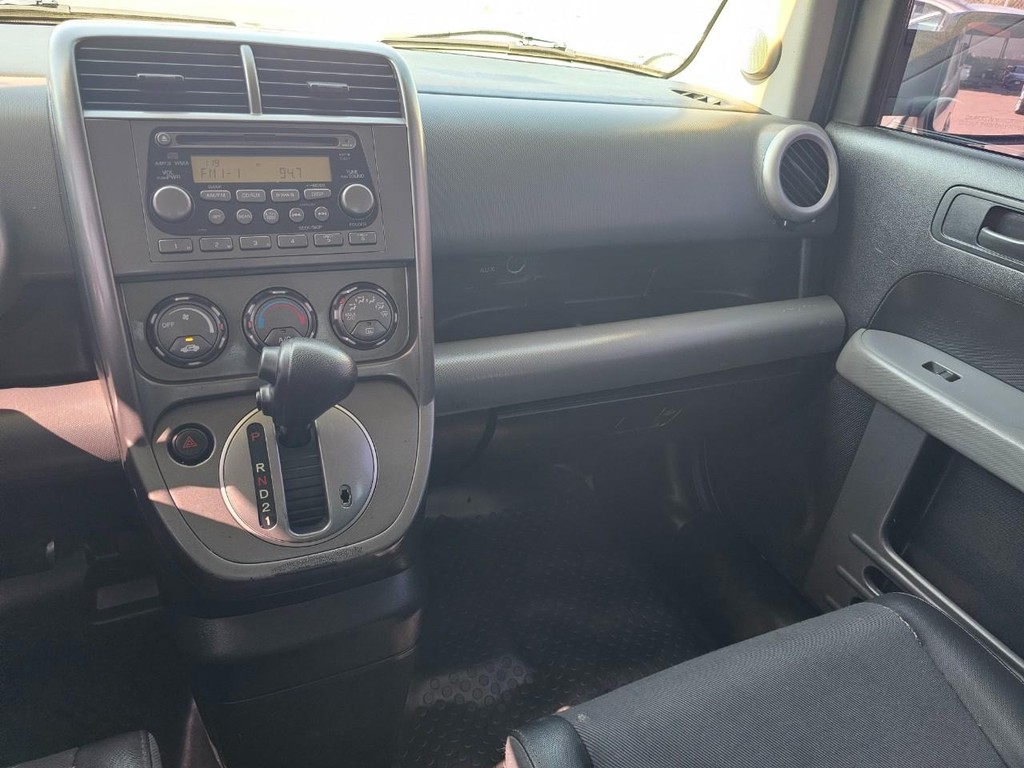 Honda Element Vehicle Full-screen Gallery Image 27