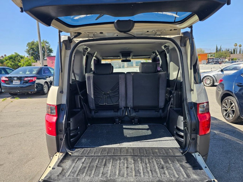 Honda Element Vehicle Full-screen Gallery Image 29