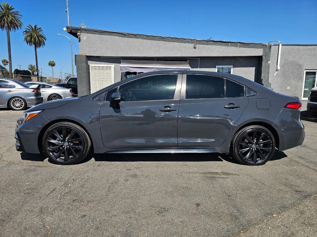 Toyota Corolla Vehicle Full-screen Gallery Image 2