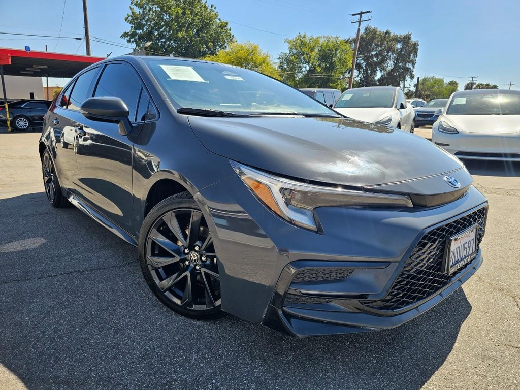 Toyota Corolla Vehicle Full-screen Gallery Image 7