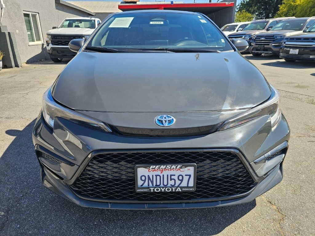Toyota Corolla Vehicle Full-screen Gallery Image 8