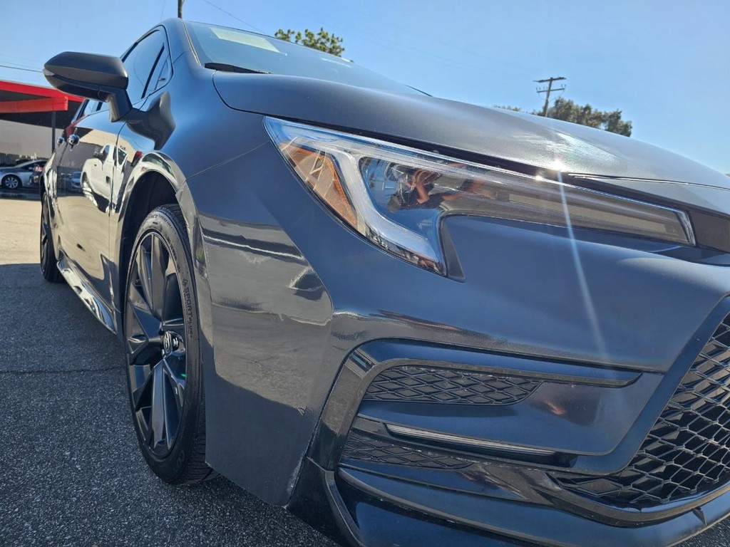Toyota Corolla Vehicle Full-screen Gallery Image 9