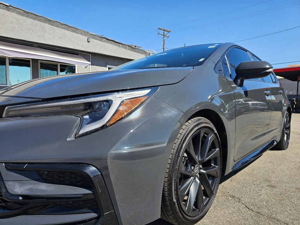 Toyota Corolla Vehicle Full-screen Gallery Image 10