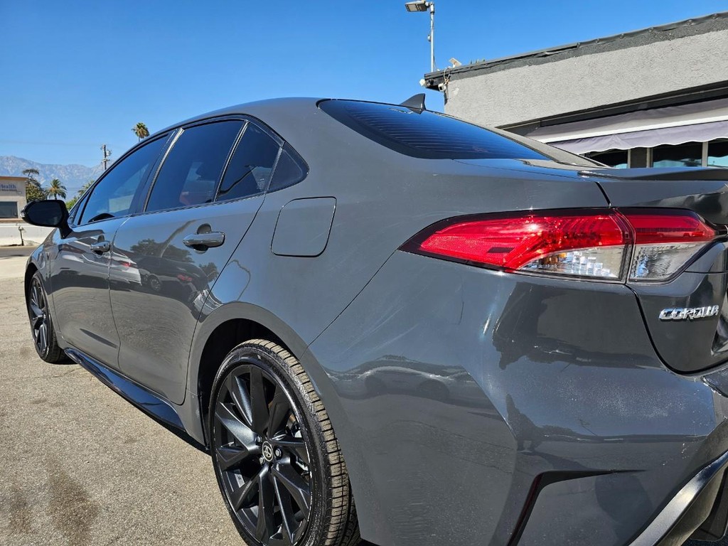 Toyota Corolla Vehicle Full-screen Gallery Image 11