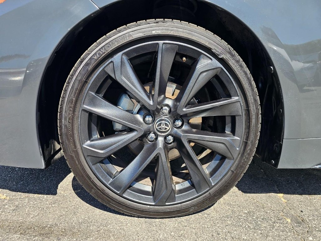 Toyota Corolla Vehicle Full-screen Gallery Image 15