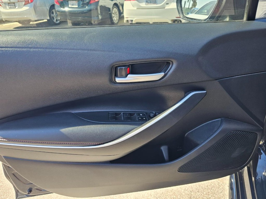 Toyota Corolla Vehicle Full-screen Gallery Image 16