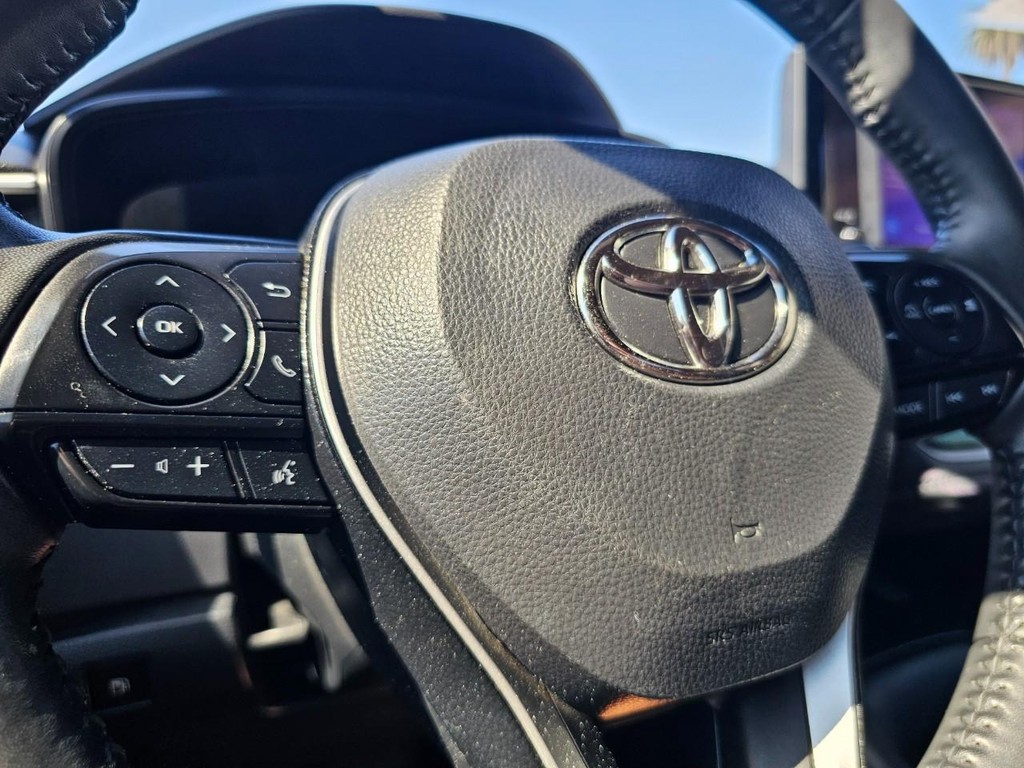 Toyota Corolla Vehicle Full-screen Gallery Image 20