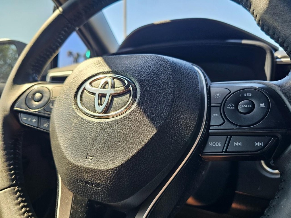 Toyota Corolla Vehicle Full-screen Gallery Image 21