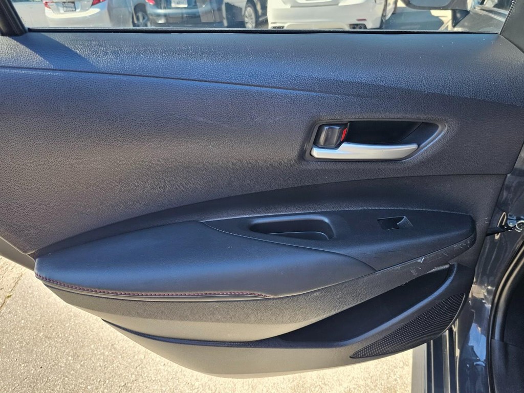 Toyota Corolla Vehicle Full-screen Gallery Image 24