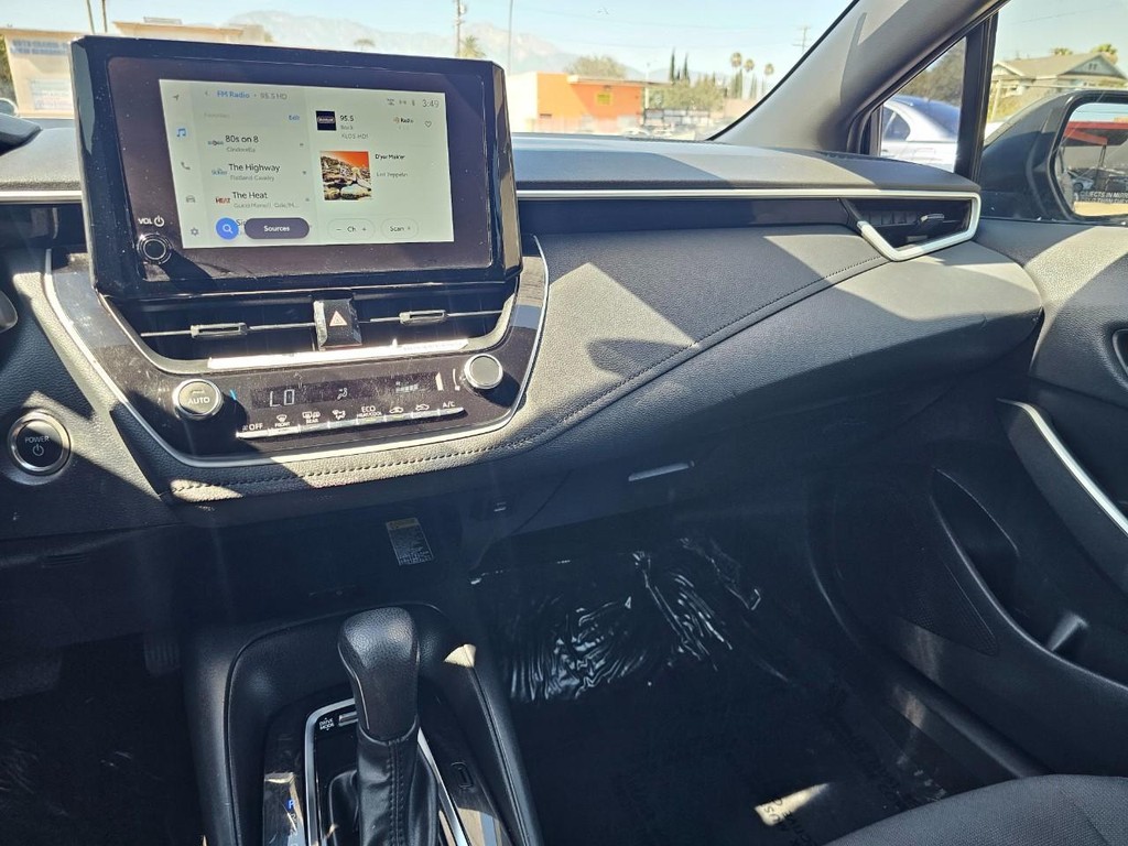 Toyota Corolla Vehicle Full-screen Gallery Image 31