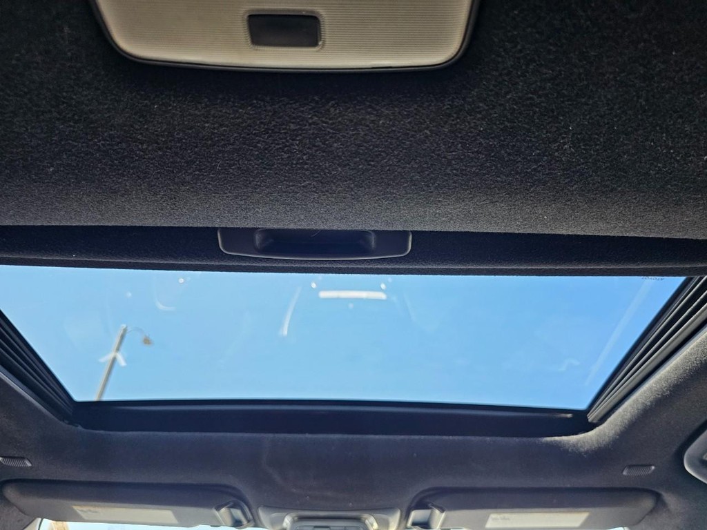 Toyota Corolla Vehicle Full-screen Gallery Image 32