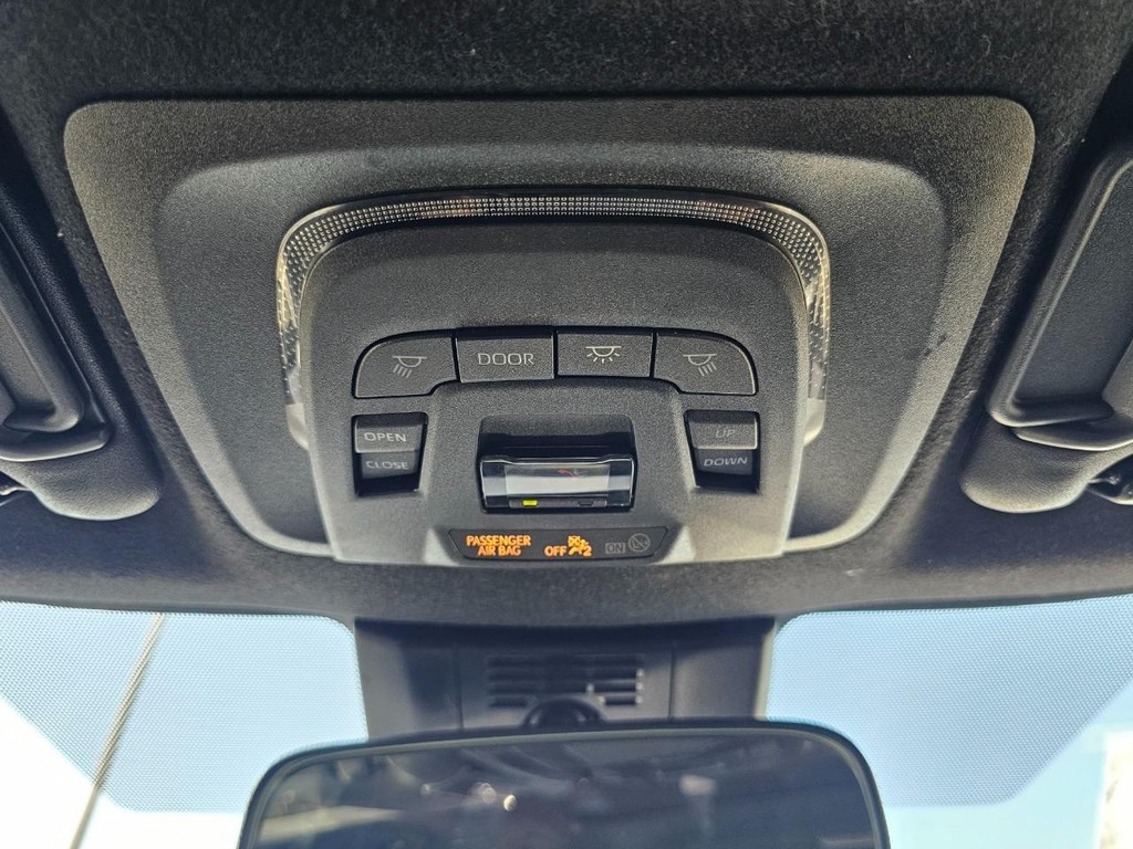 Toyota Corolla Vehicle Full-screen Gallery Image 33