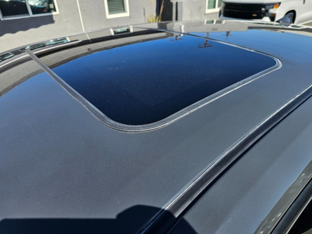 Toyota Corolla Vehicle Full-screen Gallery Image 34