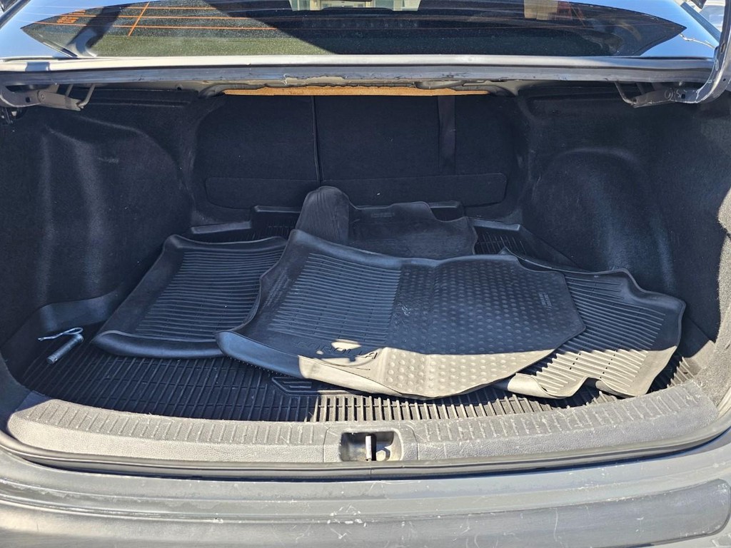 Toyota Corolla Vehicle Full-screen Gallery Image 35