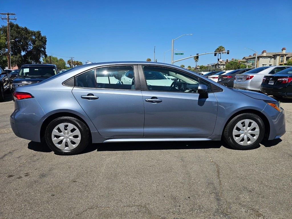 Toyota Corolla Vehicle Full-screen Gallery Image 6
