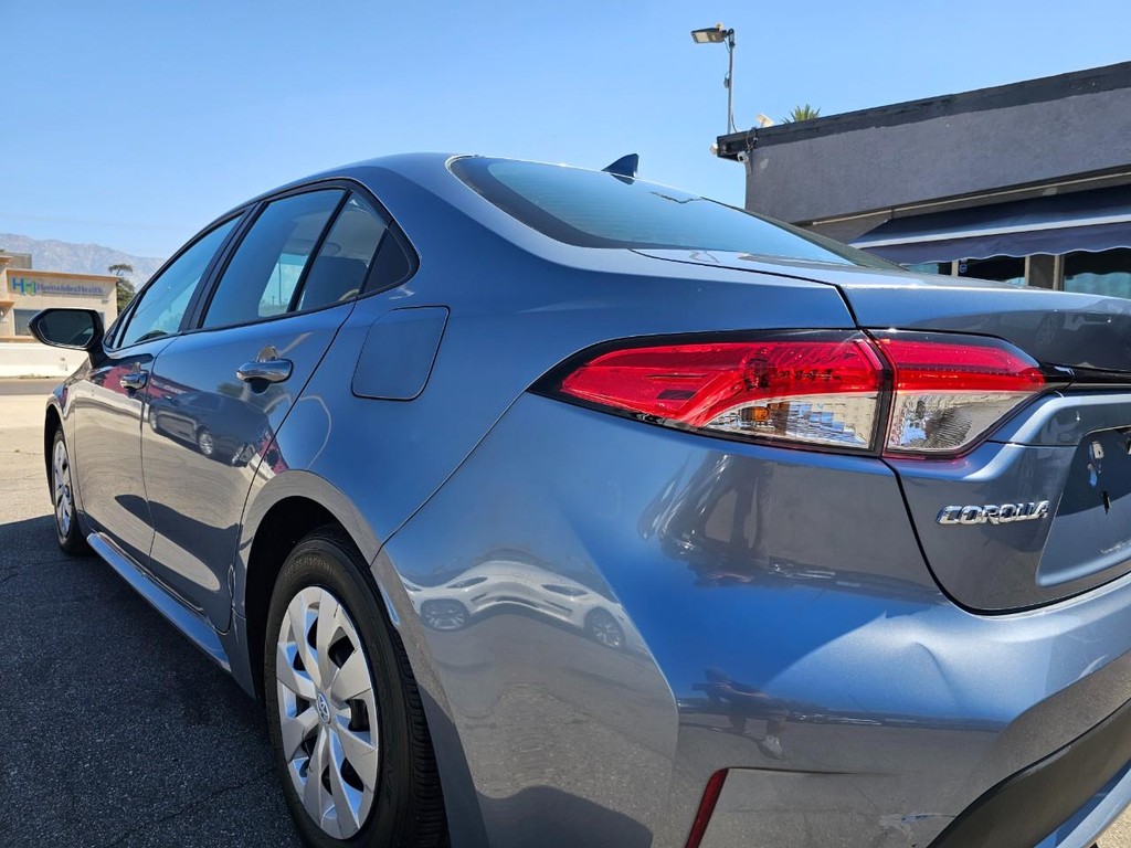 Toyota Corolla Vehicle Full-screen Gallery Image 11