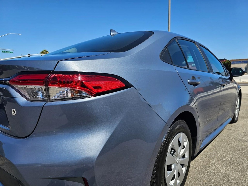 Toyota Corolla Vehicle Full-screen Gallery Image 12