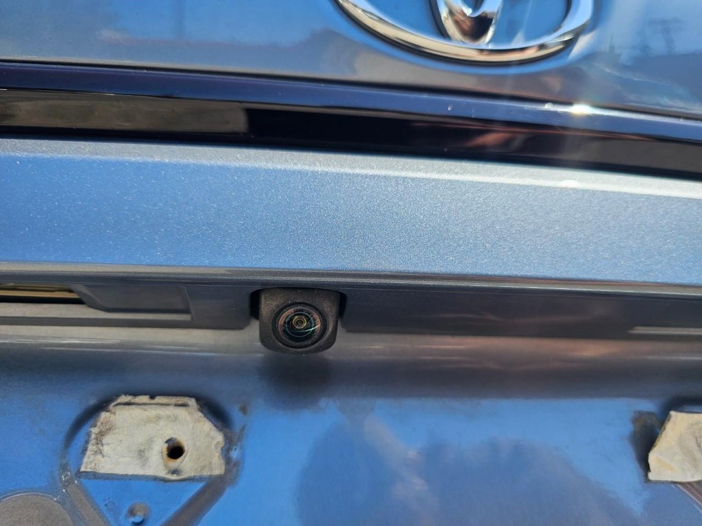 Toyota Corolla Vehicle Full-screen Gallery Image 13