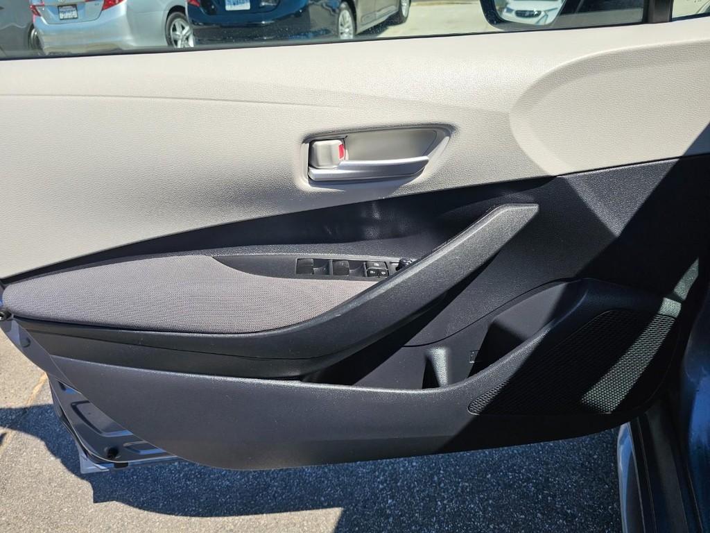 Toyota Corolla Vehicle Full-screen Gallery Image 14