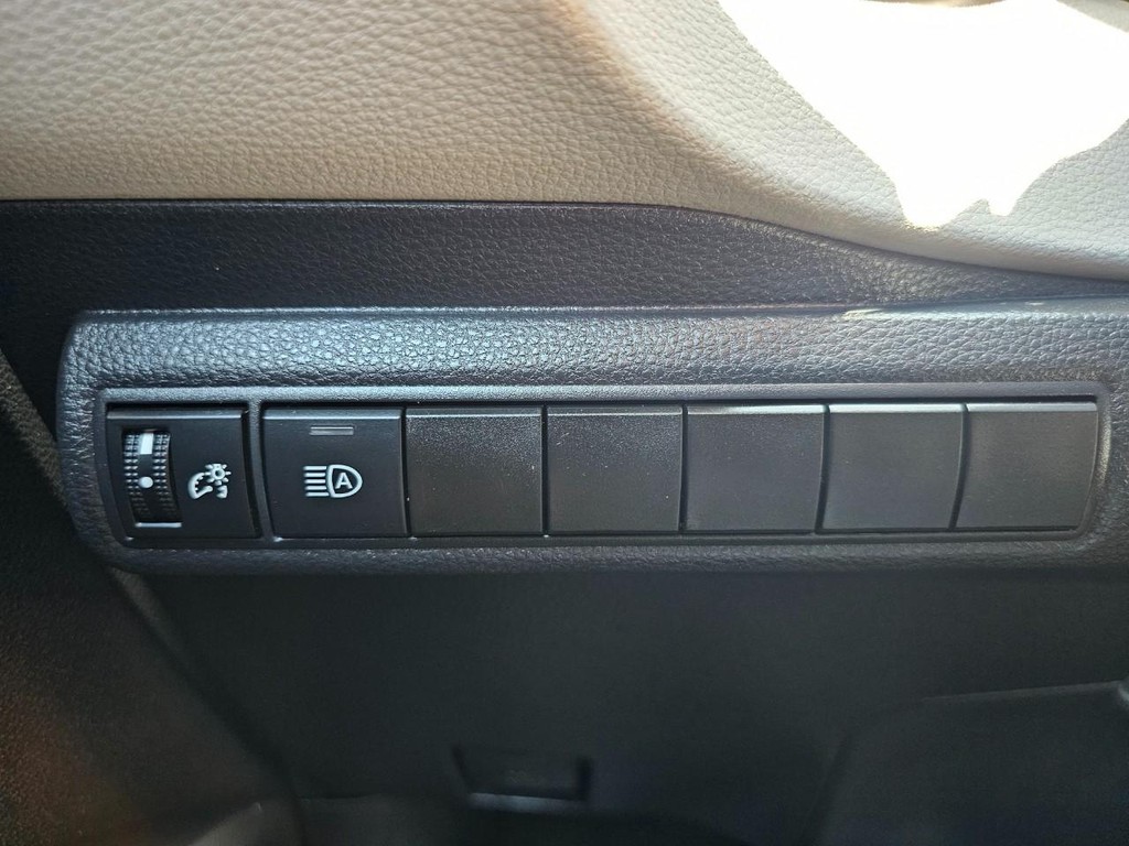 Toyota Corolla Vehicle Full-screen Gallery Image 16