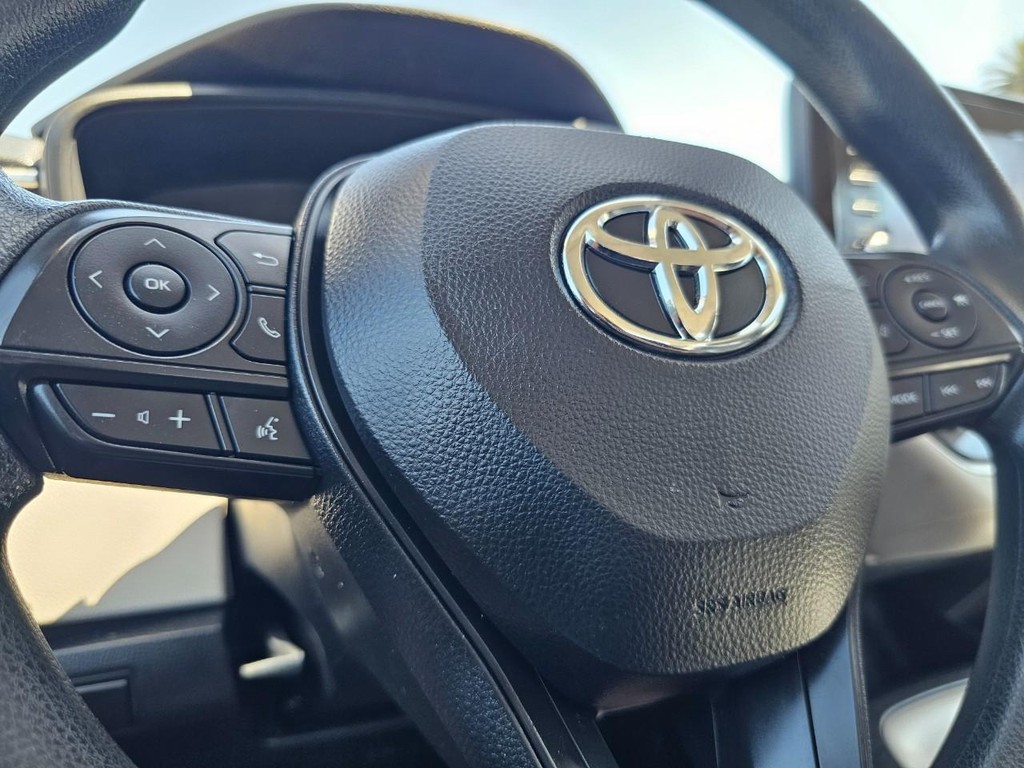 Toyota Corolla Vehicle Full-screen Gallery Image 17