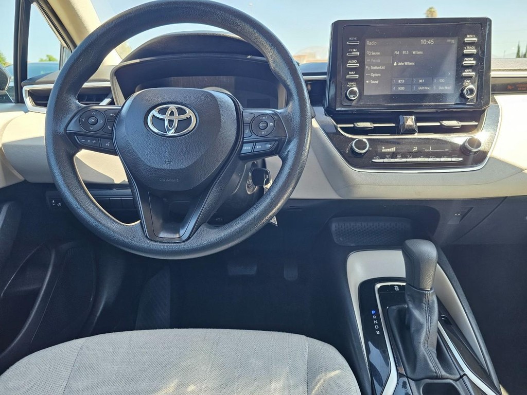 Toyota Corolla Vehicle Full-screen Gallery Image 24