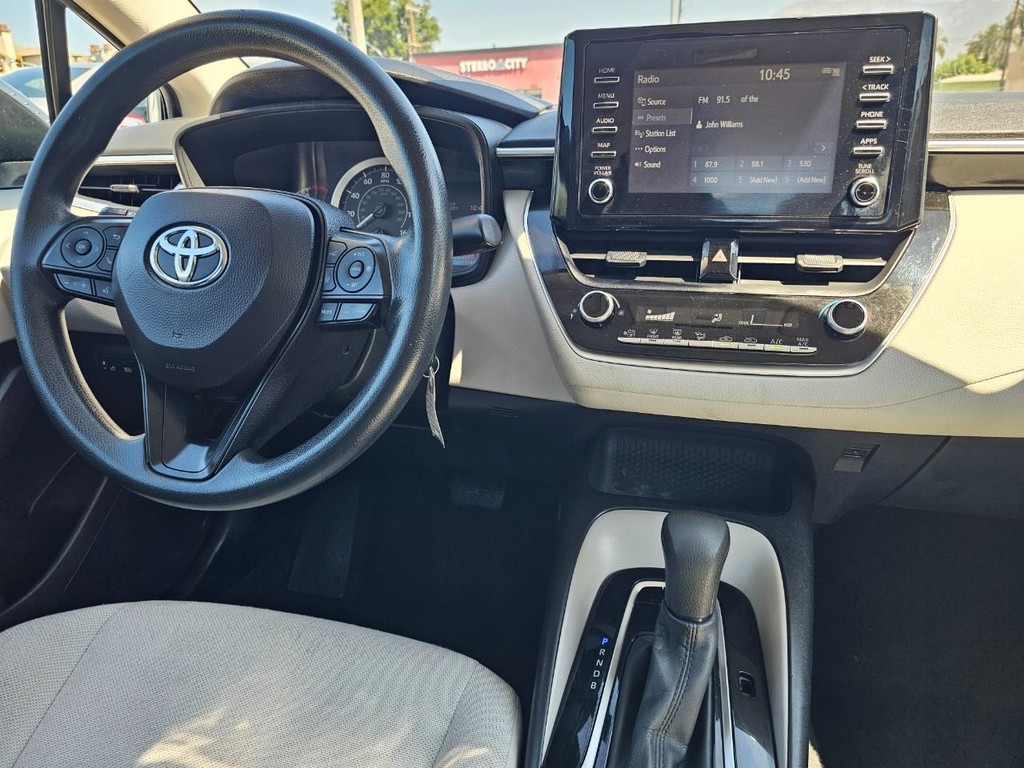 Toyota Corolla Vehicle Full-screen Gallery Image 26
