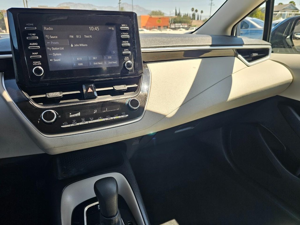 Toyota Corolla Vehicle Full-screen Gallery Image 27