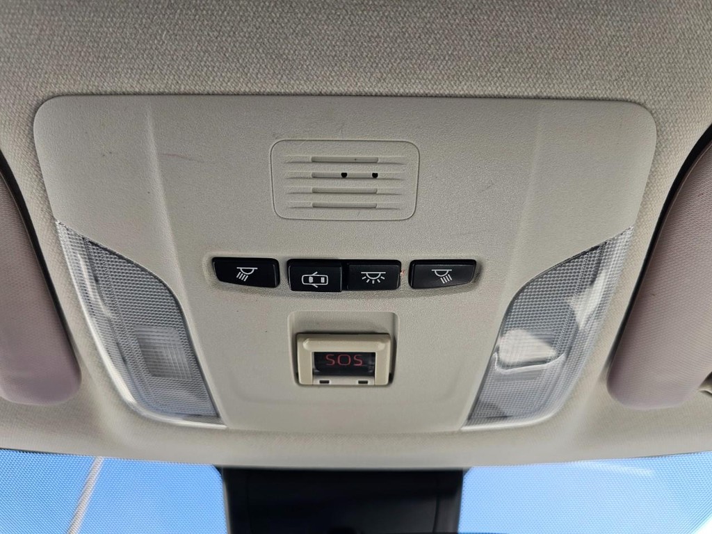 Toyota Corolla Vehicle Full-screen Gallery Image 29