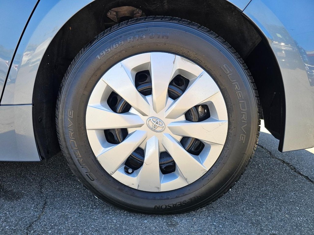 Toyota Corolla Vehicle Full-screen Gallery Image 30