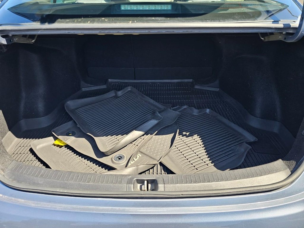 Toyota Corolla Vehicle Full-screen Gallery Image 31