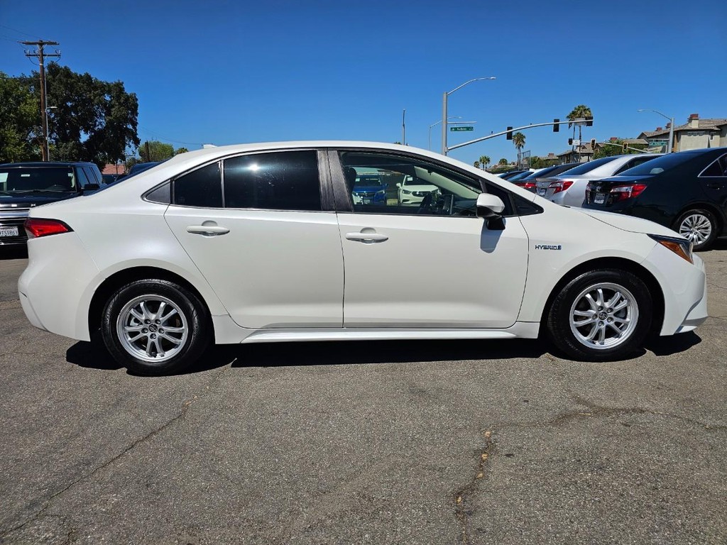 Toyota Corolla Vehicle Full-screen Gallery Image 6
