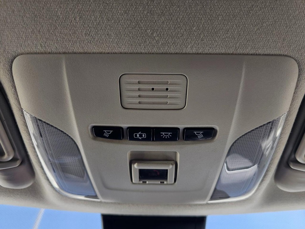 Toyota Corolla Vehicle Full-screen Gallery Image 32